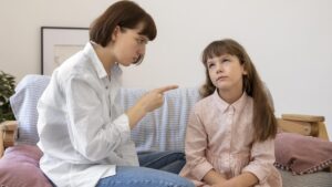 Pola asuh yang menurunkan kecerdasan emosional anak