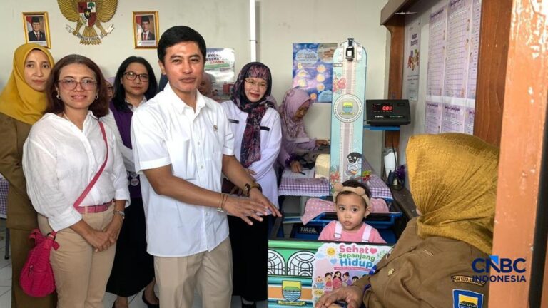 Kader Posyandu Bandung berjuang untuk imunisasi anak