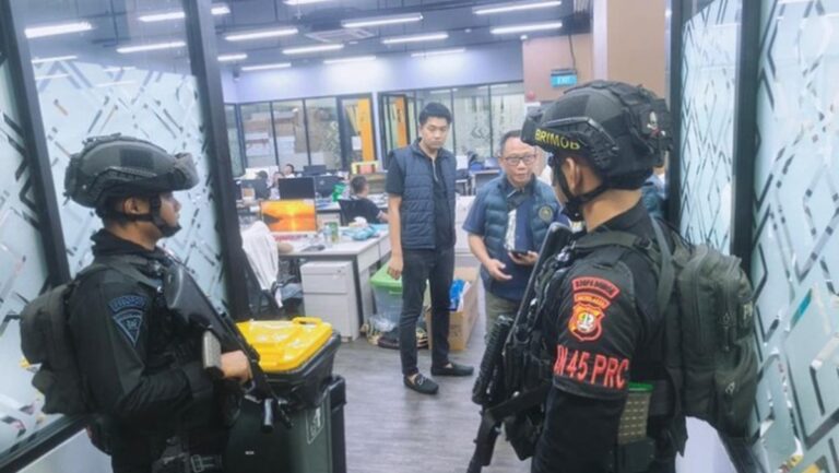 Penggerebekan judi online internasional di Hayam Wuruk
