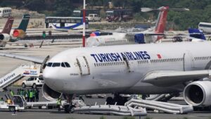Pesawat Turkish Airlines terbakar saat mendarat di Nepal